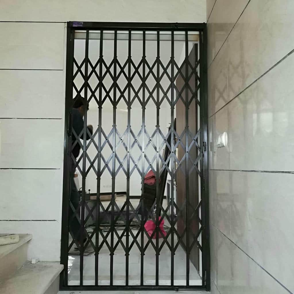 حفاظ درب آکاردئونی فلزی قزوین با ریل مقاوم