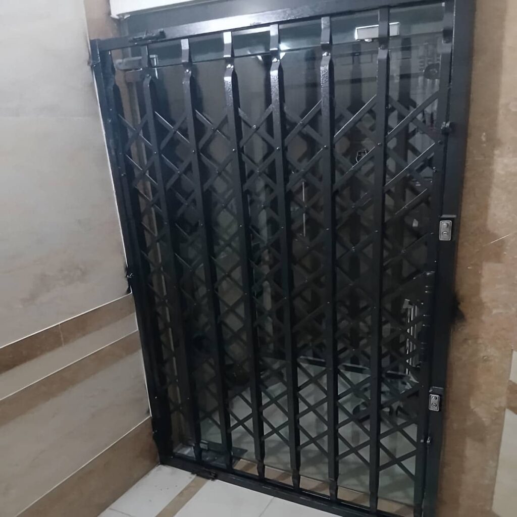 حفاظ فلزی جمع شونده ورودی
