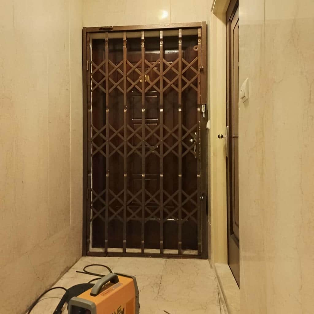 حفاظ فلزی ورودی ساختمان مدرن حفاظ فلزی ورودی ساختمان مدرن
