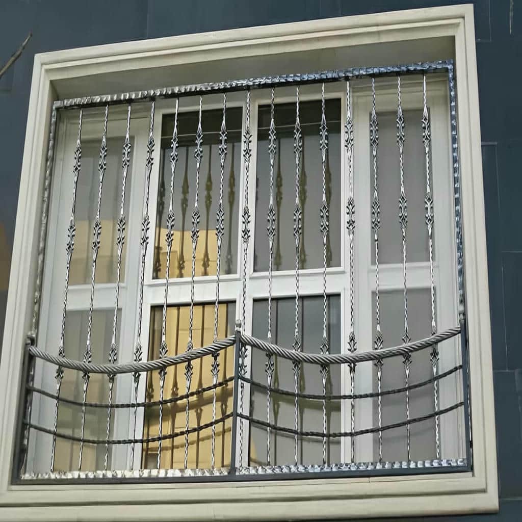 حفاظ پنجره مدل ساده با طراحی مدرن حفاظ پنجره مدل ساده با طراحی مدرن