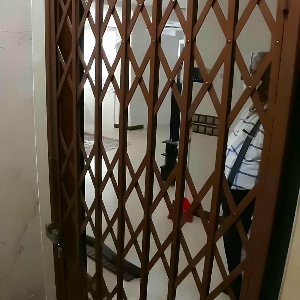 درب آکاردئونی بندرعباس با قفل مقاوم