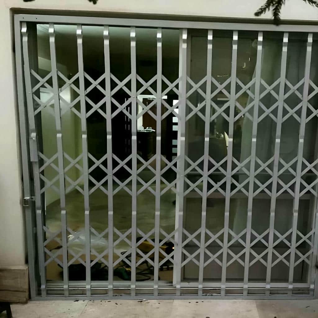 درب آکاردئونی بیرجند مدل فلزی ورودی ساختمان