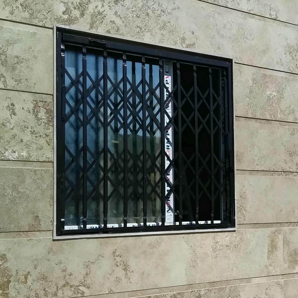 درب آکاردئونی مقاوم استان سمنان ورودی ساختمان
