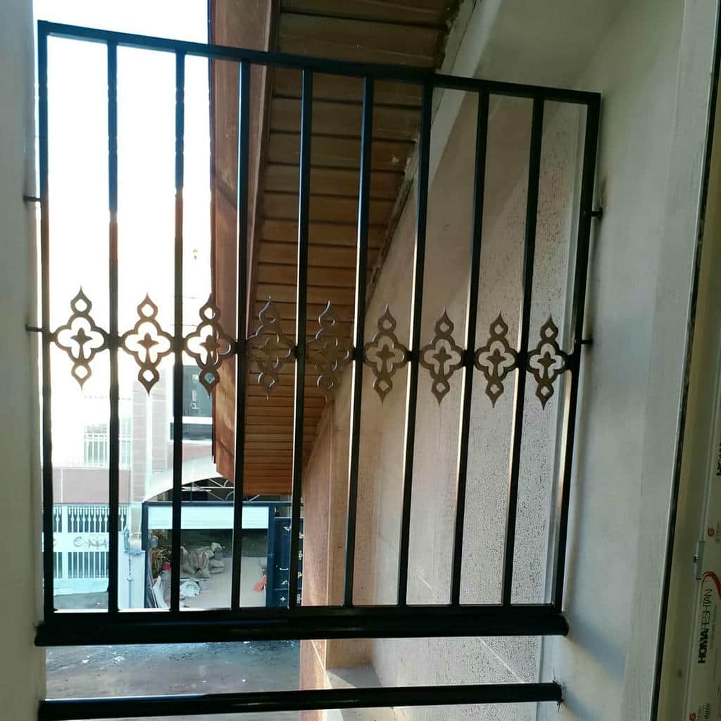 محافظ پنجره ساختمان مسکونی