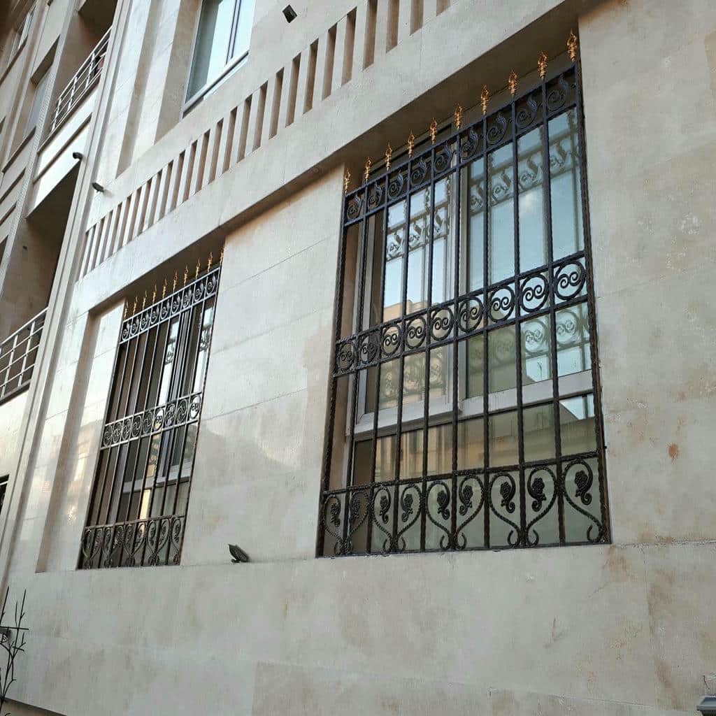 نرده پنجره مشکی مدرن ساختمان