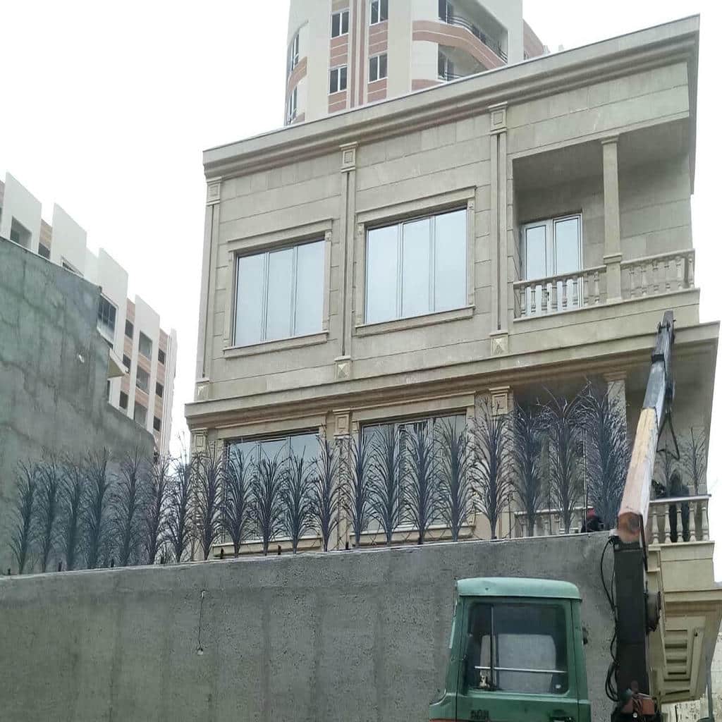 گارد روی دیوار استان اصفهان برای ورودی ساختمان