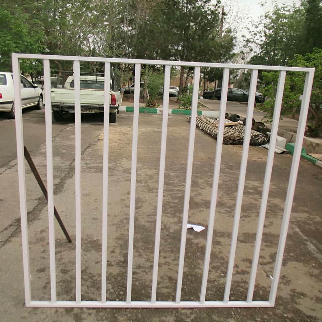 گارد پنجره فلزی برای نمای ساختمان