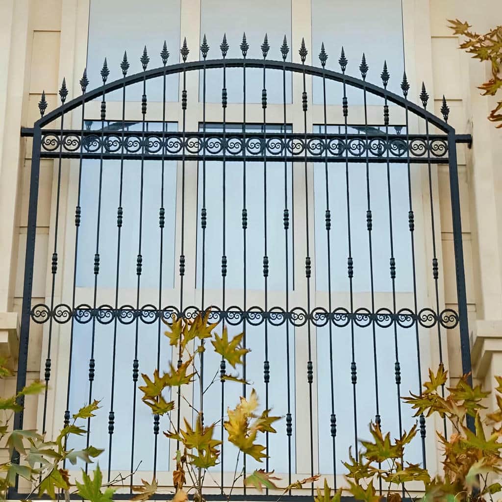 گارد پنجره مدرن در نمای ساختمان