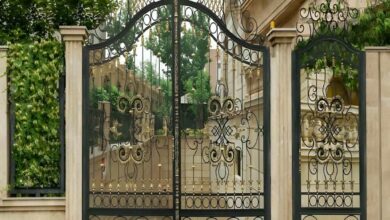 درب حیاط فلزی استان یزد با طراحی ساده ورودی ساختمان