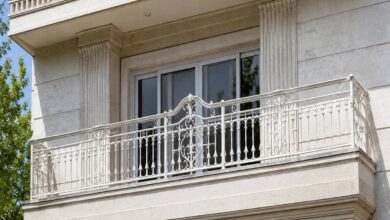 نرده بالکن فلزی یزد با طراحی هماهنگ نما